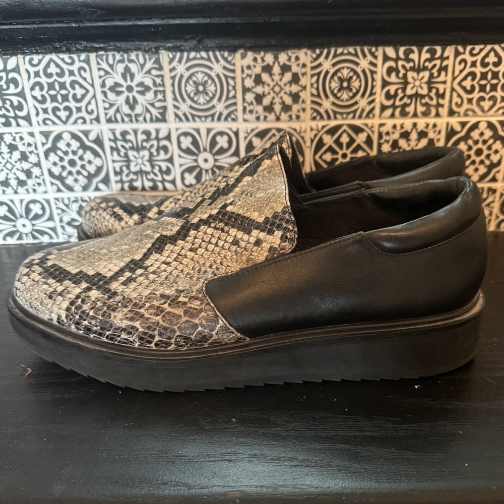 Claetyn Wood Black Leather Faux Snakeskin Platform Slip On Loafers size 40